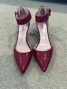 Style & Co Red Snakeskin Print Ankle Strap Pointed Toe Heels Size 7.5M
